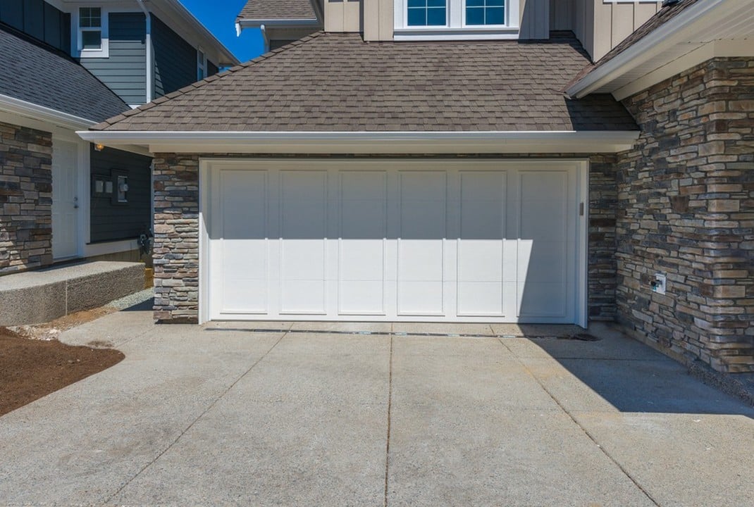 Garage encastré dans une maison