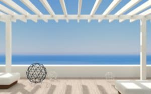 jolie pergola blanche en bord de mer